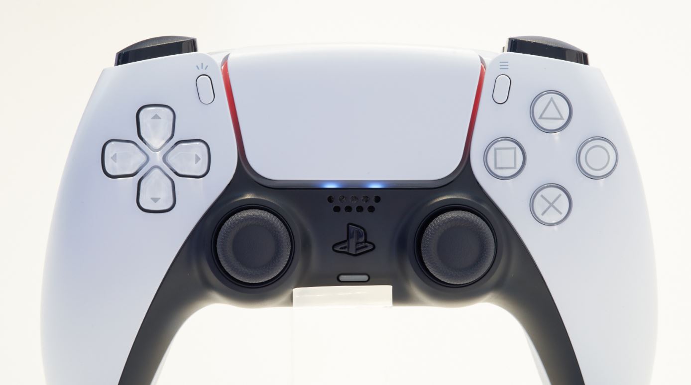 The PS5 DualSense Looks To Have Lights On The Front Of The Controller  Showing Which Player Number You Are - PlayStation Universe